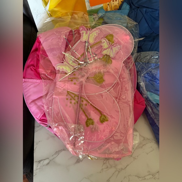 10 piece boys and girls castle tent with tunnel and costumes - Picture 2 of 4